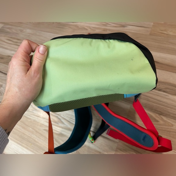 Cotopaxi NWT Bogotá 20L Daypack Backpack Hiking Colorful - Picture 7 of 10